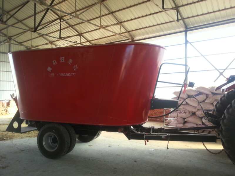 內(nèi)蒙古某公司購(gòu)買(mǎi)牽引式TMR攪拌機(jī) 內(nèi)蒙古某公司購(gòu)買(mǎi)牽引式TMR攪拌機(jī)