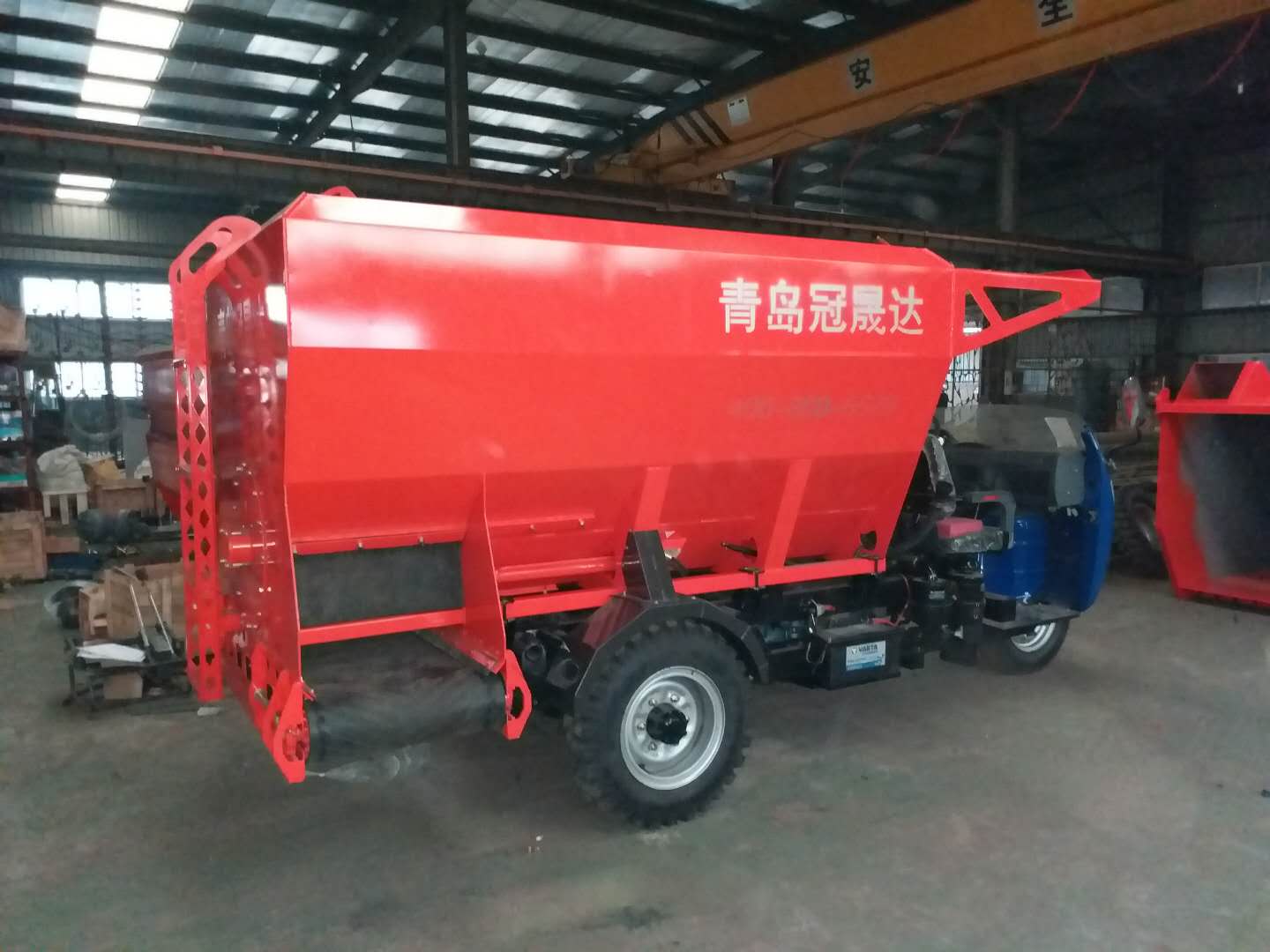 內(nèi)蒙古某公司購(gòu)買(mǎi)雙側(cè)撒料車(chē) 內(nèi)蒙古某公司購(gòu)買(mǎi)雙側(cè)撒料車(chē)